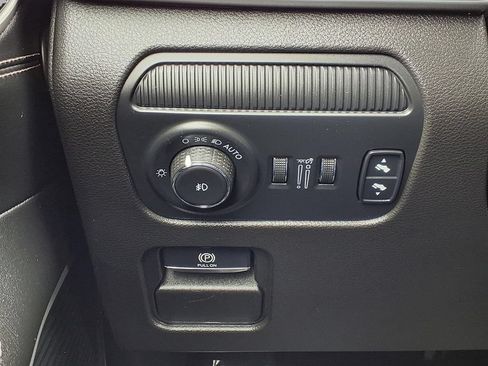 Certified 2024 Jeep Wagoneer Series II w/ Flexible Seating Group AWD/4WD image 16