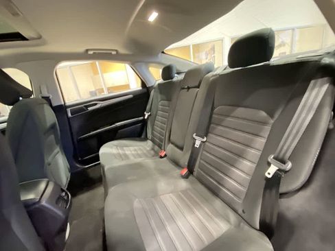 Used 2020 Ford Fusion SE image 25