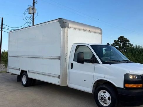 Used 2020 GMC Savana 3500 Extended w/ Driver Convenience Package RWD image 2