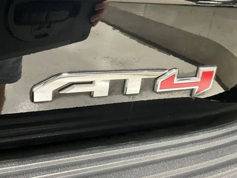 Used 2025 GMC Yukon AT4 w/ AT4 Premium Package AWD/4WD image 11
