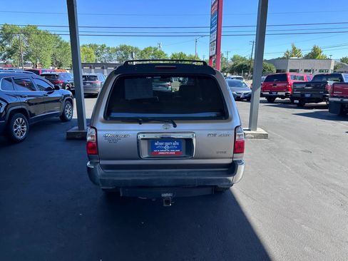 Used 2002 Toyota 4Runner SR5 AWD/4WD image 4