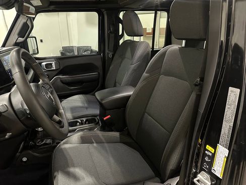 Used 2024 Jeep Gladiator Sport AWD/4WD image 24