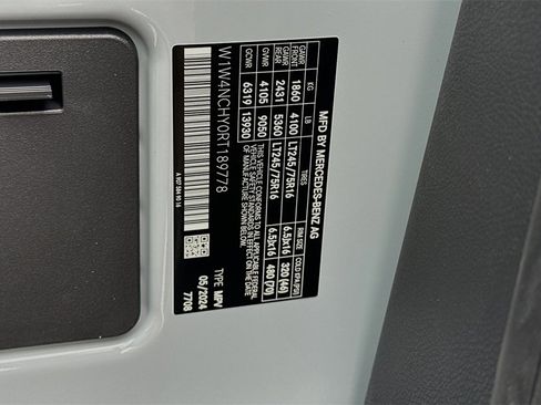 Used 2024 Mercedes-Benz Sprinter 2500 image 27