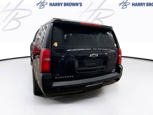 Used 2015 Chevrolet Suburban LT image 9