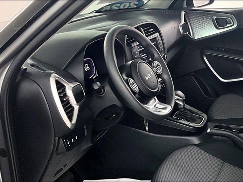 Used 2025 Kia Soul LX image 17