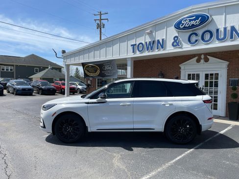 Used 2024 Lincoln Corsair AWD w/ Equipment Group 101A image 8