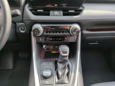 Used 2025 Toyota RAV4 Limited image 31