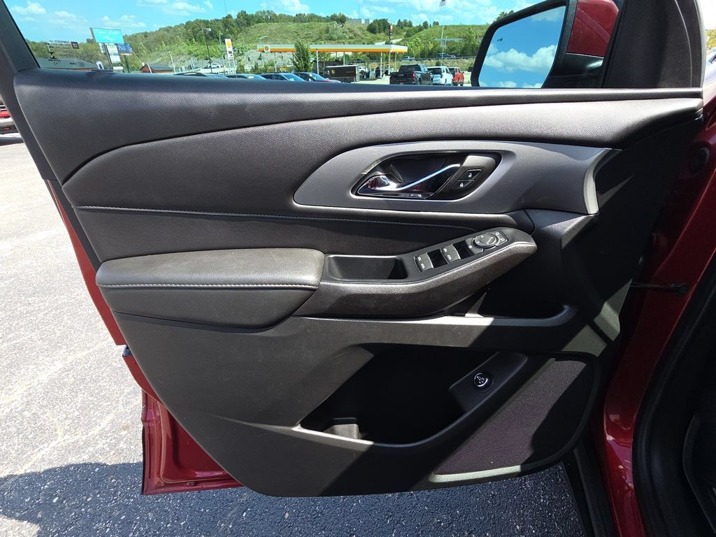 Used 2023 Chevrolet Traverse LT w/ LPO, Floor Liner Package AWD/4WD image 12