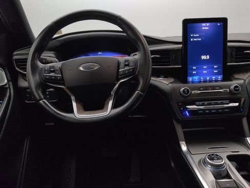 Used 2020 Ford Explorer Platinum w/ Premium Technology Package AWD/4WD image 22