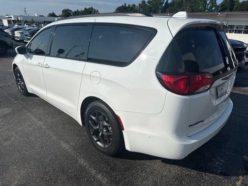 Used 2019 Chrysler Pacifica Touring-L Plus w/ Advanced Safetytec Group FWD image 10