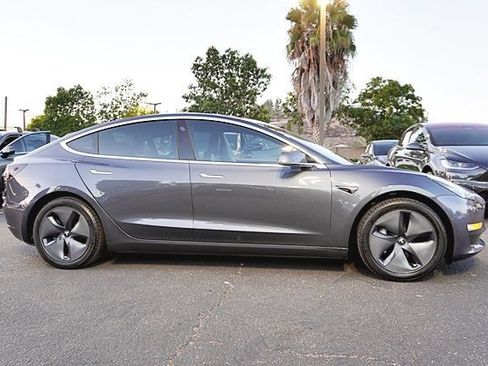 Used 2019 Tesla Model 3 Mid Range RWD image 3