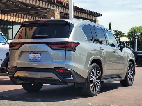Used 2024 Lexus LX 600 4WD w/ Luxury Package image 6