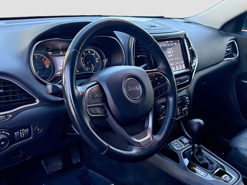 Used 2019 Jeep Cherokee Limited FWD image 9