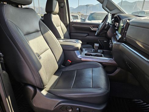 Used 2022 Chevrolet Silverado 1500 LTZ w/ LTZ Premium Package AWD/4WD image 32