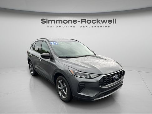 Used 2025 Ford Escape ST-Line AWD/4WD image 7