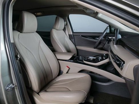 Used 2023 Lincoln Nautilus Reserve w/ Equipment Group 202A image 10