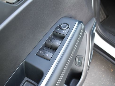 Used 2025 GMC Acadia Elevation FWD image 19