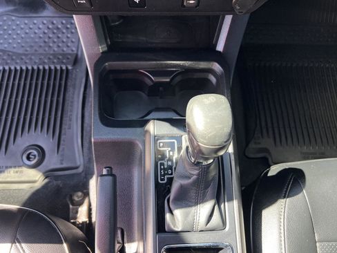 Used 2017 Toyota Tacoma TRD Sport image 32