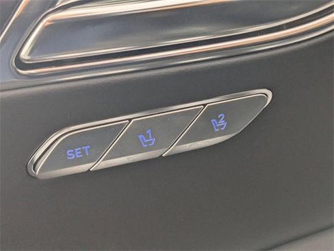 Used 2025 Genesis GV80 2.5T Standard image 11