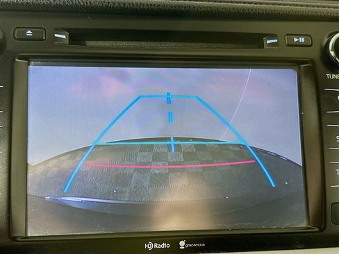 Used 2014 Toyota Highlander XLE image 14