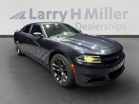 Used 2016 Dodge Charger SE RWD image 7