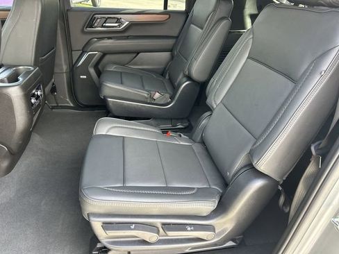 Used 2025 GMC Yukon XL Denali AWD/4WD image 17
