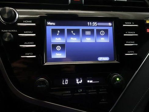 Used 2018 Toyota Camry SE image 20