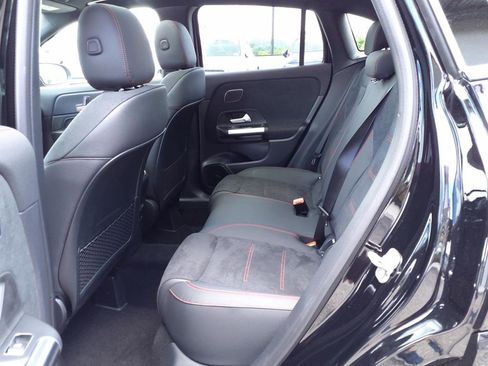 Used 2025 Mercedes-Benz GLA 250 4MATIC image 11