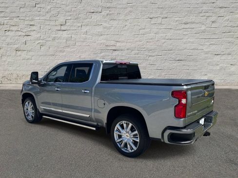 Used 2024 Chevrolet Silverado 1500 High Country w/ High Country Premium Package AWD/4WD image 3