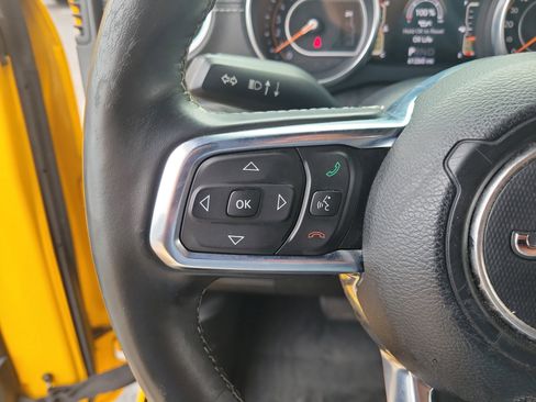 Used 2018 Jeep Wrangler Unlimited Sahara AWD/4WD image 25