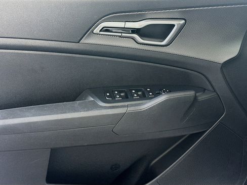 Used 2024 Kia Sportage LX image 15