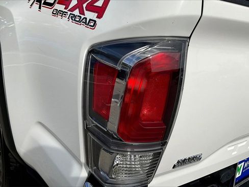Used 2022 Toyota Tacoma TRD Off-Road image 23