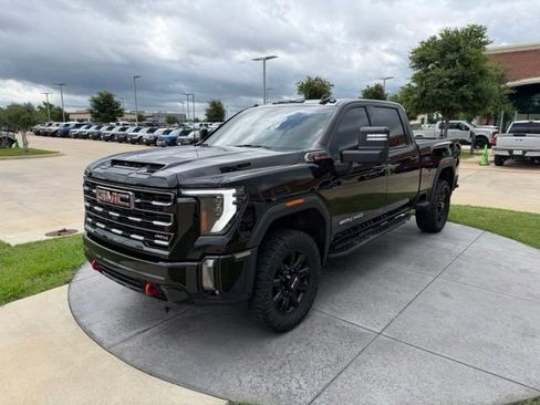 Used 2024 GMC Sierra 2500 AT4 w/ AT4 Preferred Package AWD/4WD image 3