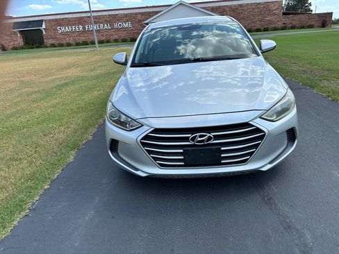 Used 2017 Hyundai Elantra SE FWD image 4