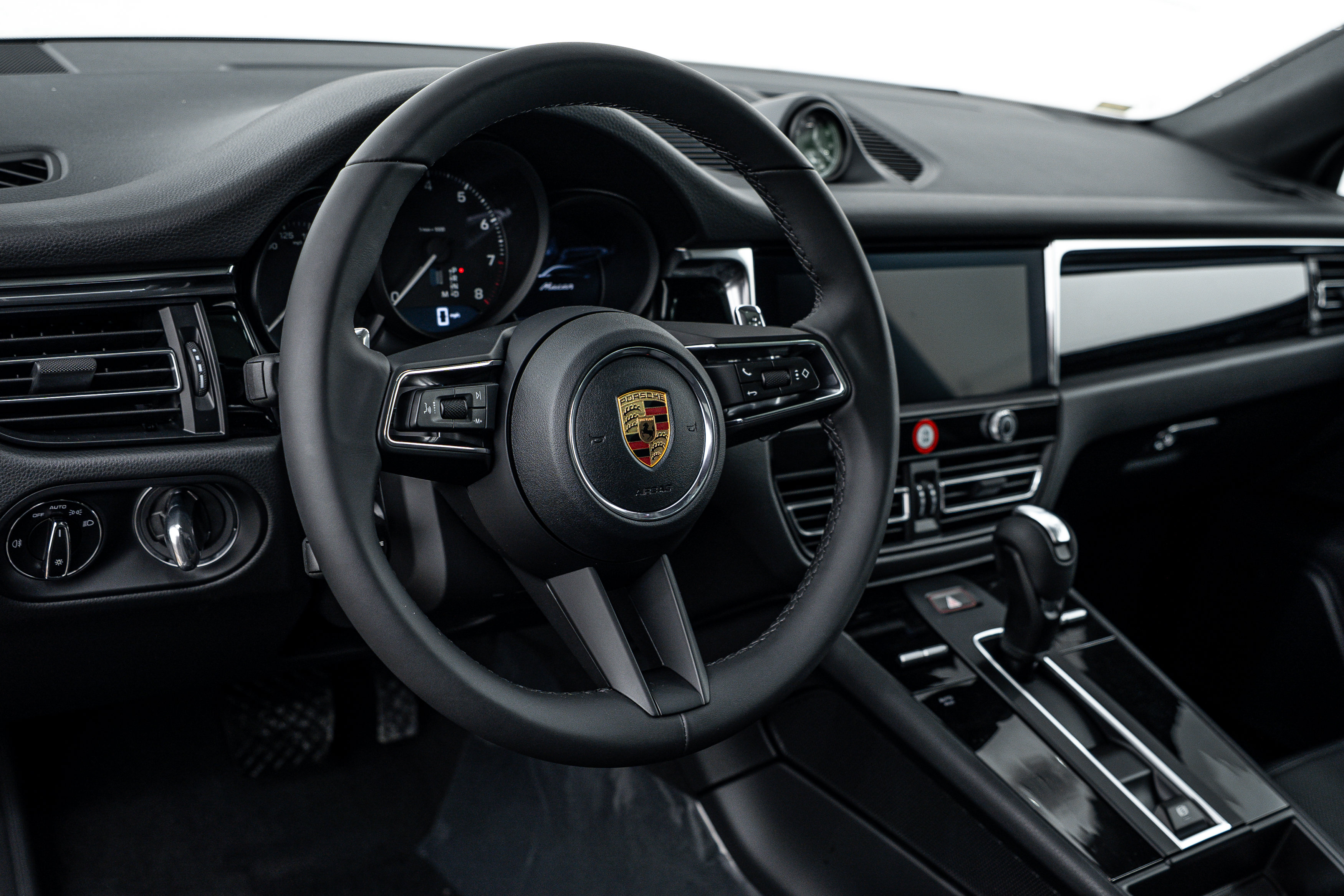 Certified 2026 Porsche Macan AWD/4WD image 15