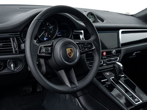 Certified 2026 Porsche Macan AWD/4WD image 15