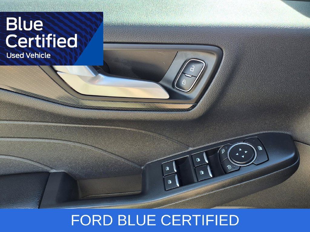 Certified 2025 Ford Escape ST-Line Select AWD/4WD image 24