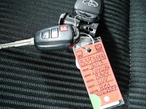 Used 2013 Toyota RAV4 XLE image 35