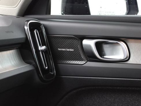 New 2026 Volvo XC40 B5 Plus w/ Climate Package AWD/4WD image 40