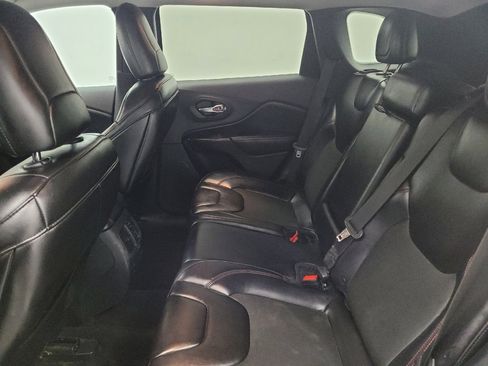 Used 2019 Jeep Cherokee Trailhawk w/ Comfort/Convenience Group image 18