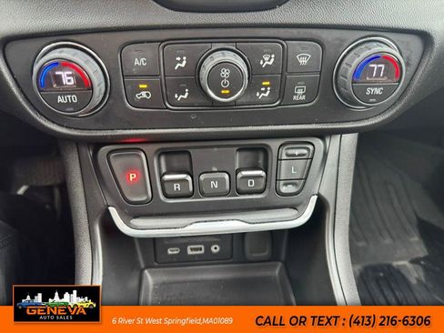 Used 2018 GMC Terrain Denali w/ Advanced Safety Package image 15