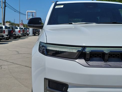 New 2026 Jeep Grand Wagoneer Limited AWD/4WD image 7