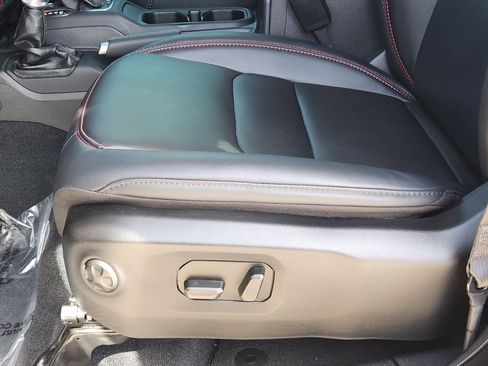 Used 2024 Jeep Wrangler Unlimited Rubicon image 30