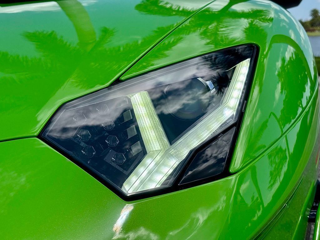 Used 2019 Lamborghini Aventador SVJ AWD/4WD image 32