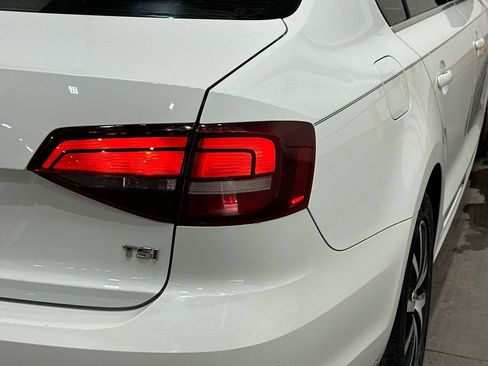 Used 2017 Volkswagen Jetta SE image 38