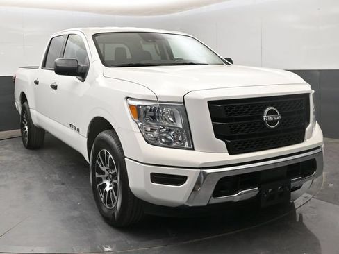 Used 2024 Nissan Titan SV AWD/4WD image 2