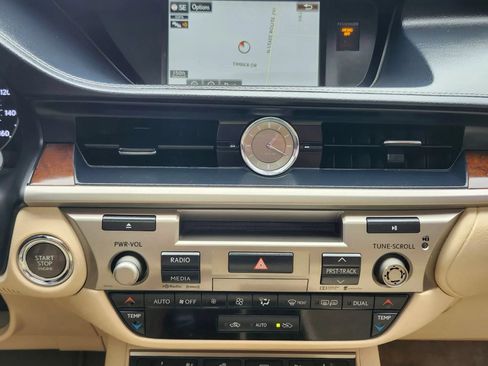 Used 2015 Lexus ES 350 w/ Luxury Package FWD image 25