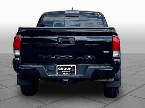 Used 2018 Toyota Tacoma TRD Off-Road w/ Technology Package AWD/4WD image 5