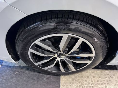 Certified 2025 Volkswagen Jetta SE FWD image 8