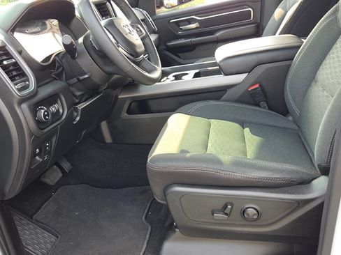 Used 2025 RAM 1500 Big Horn AWD/4WD image 3